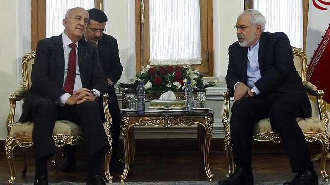 Irans Foreign Minister Mohammad Javad Zarif (R) and Lebanese Defense Minister Samir Moqbel meet in Tehran on October 20, 2014.