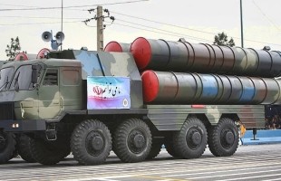 إيران تكشف عن منظومة متطورة للدفاع الجوي في استعراض عسكري ضخم  Iranian-version-of-s300-310x200