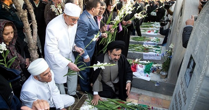 Iranians honor Christian martyrs