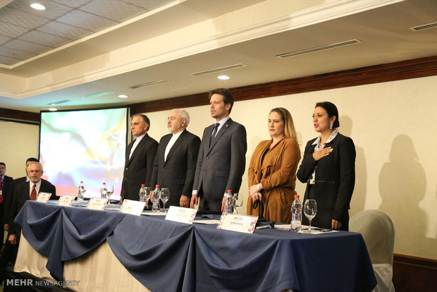 Iran, Ecuador hold joint economic session (2)