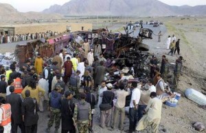 quetta-shia-bus-blast-killed-13-pilgrims