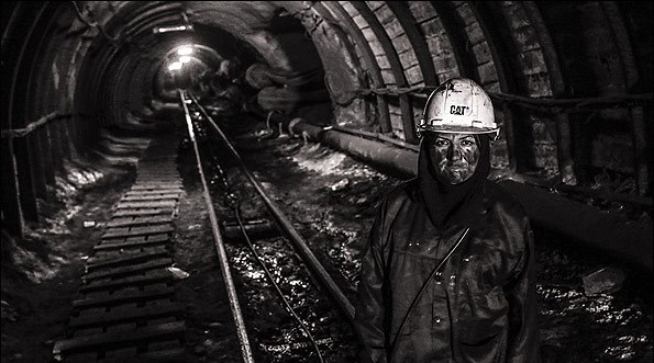 Photos: Iran's first female miner