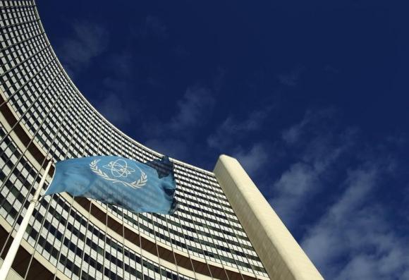 The flag of the International Atomic Energy Agency (IAEA) flies in front of its headquarters during a board of governors meeting in Vienna November 28, 2013.
