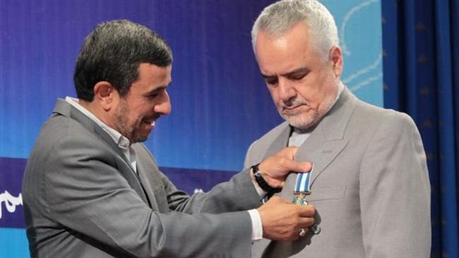Former Iranian President Mahmoud Ahmadinejad (L) and his deputy Mohammad Reza Rahimi 