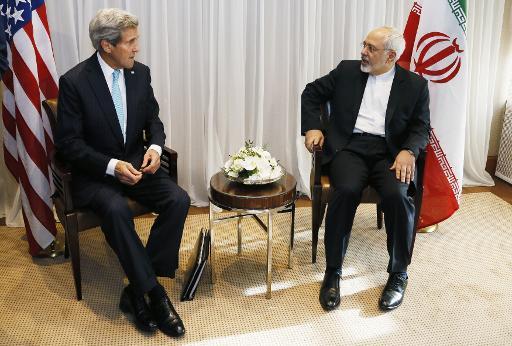 AFP/Rick Wilking - Iranian Foreign Minister Mohammad Javad Zarif (R) talks on January 14, 2015 with US State Secretary John Kerry before their meeting in Geneva