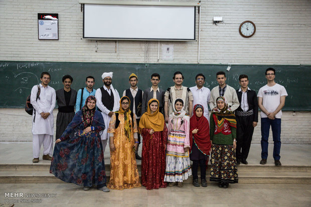 Iranian students attend classes with local costumes (11)