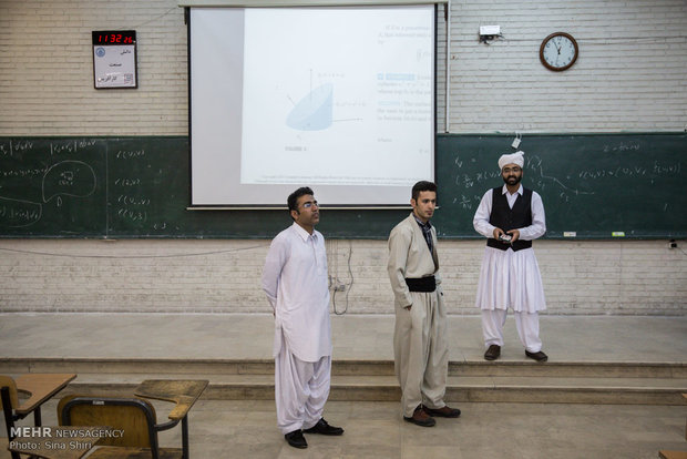 Iranian students attend classes with local costumes (2)