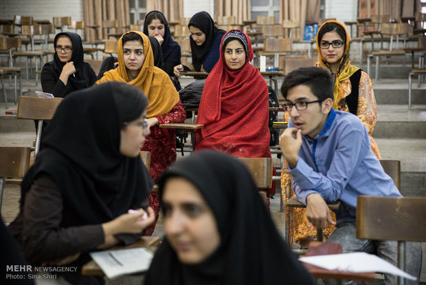 Iranian students attend classes with local costumes (7)
