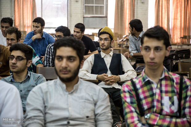 Iranian students attend classes with local costumes (8)