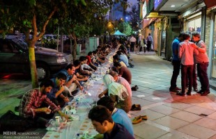 largest street Iftar in Tehran