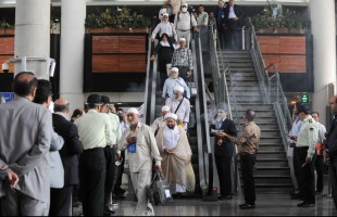First group of Iranian Hajj pilgrims arrive in Tehran