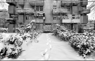 Snow whitens Oroumiyeh