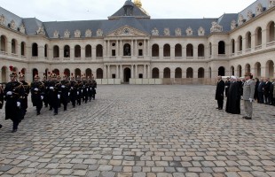 President Rouhani reviews guard of honor in Paris