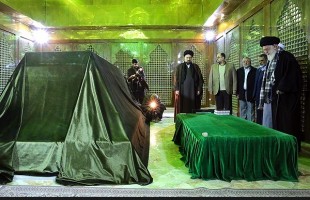 Supreme Leader pays tribute to late Imam Khomeini