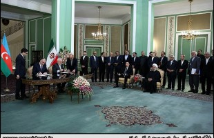 Iran, Azerbaijan sign 11 MoUs in Tehran