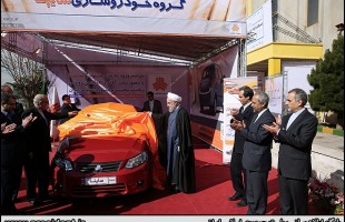 Rouhani unveils 2 products of Iranian auto makers