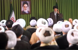 Supreme Leader receives clerics from Qom Seminary