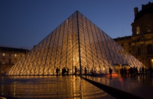 Display of Louvre Museum World Masterpieces in Iran