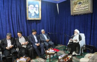 Minister of Science meets senior clerics in Qom