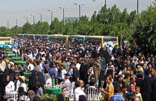 Iranians mark anniversary of Imam Khomeini’s departure