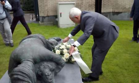 Zarif pays tribute to chemical weapons victims