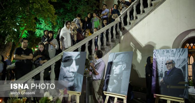 Iranians pay homage to acclaimed filmmaker Kiarostami