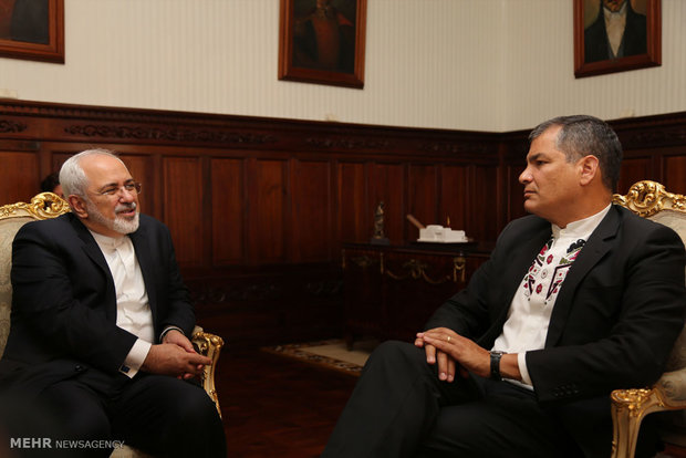 Zarif, Ecuadorian president meet (11)