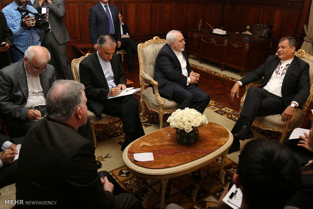 Zarif, Ecuadorian president meet (14)