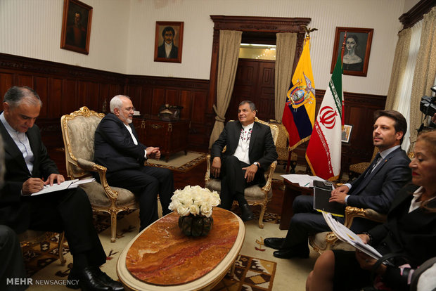 Zarif, Ecuadorian president meet (18)