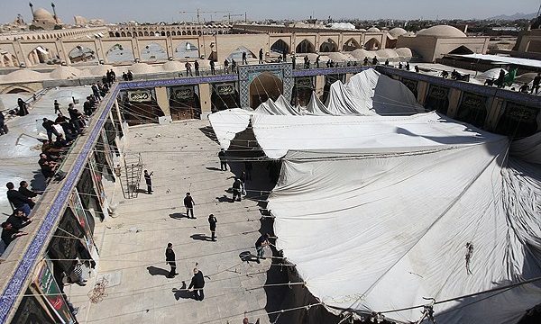 setting-up-hosseini-tent-in-isfahan