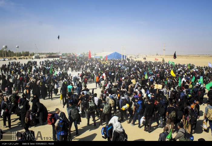 iranian-pilgrims-crossing-mehran-border - The Iran Project