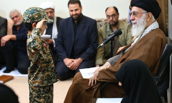 Leader receives a number of families of martyred defenders of holy shrines of Prophet's Households