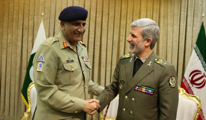 Pakistan Army Chief Confers With Top Iranian Military Officials