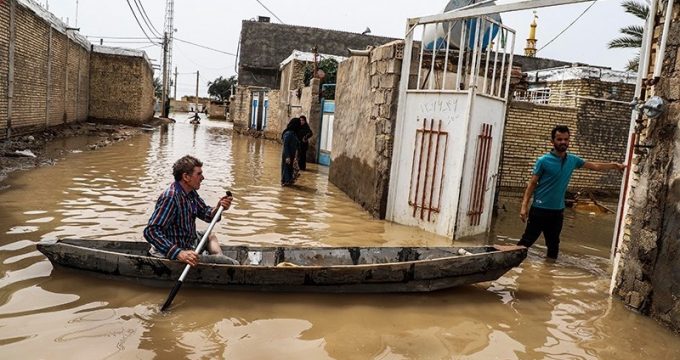 Photos: Evacuating flood-threatened villages near threatened dams