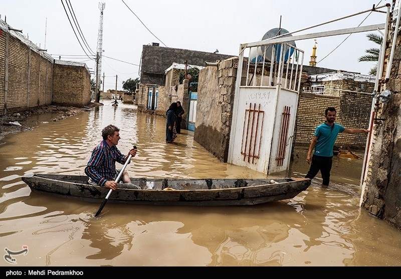 Photos: Evacuating flood-threatened villages near threatened dams