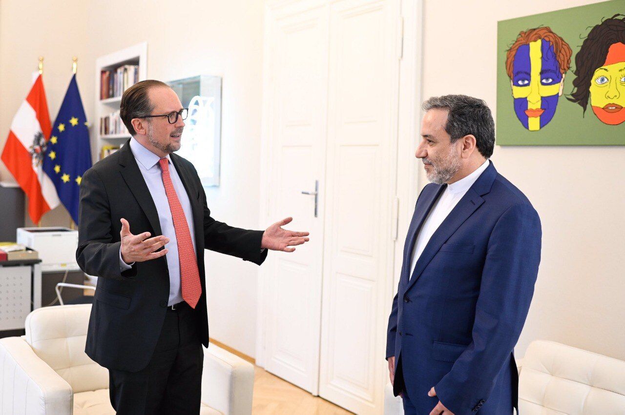 Araghchi Discusses Preserving JCPOA With Austrian FM In Vienna