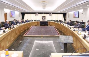 Iraqi chief banker in Iran to discuss debt: Report