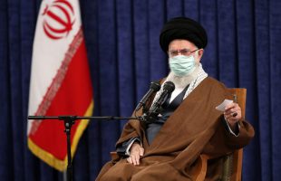 Ayatollah Khamenei: Retreating in the face of the US big mistake