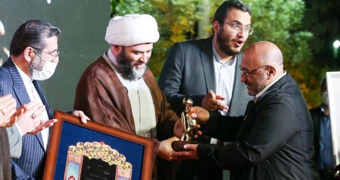 Painter Abdolhamid Qadirian named Islamic Revolution Artist of the Year