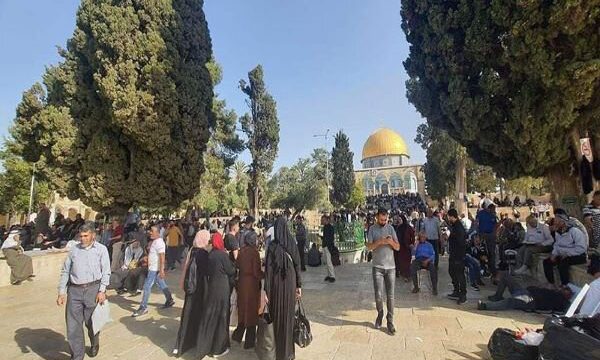 Palestinians gather in Al Aqsa mosque on Quds Day