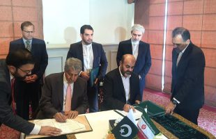 Iran-Pakistan JEC concludes with signing of several MoUs