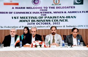 Iran, Pakistan sign document for forming joint trade council