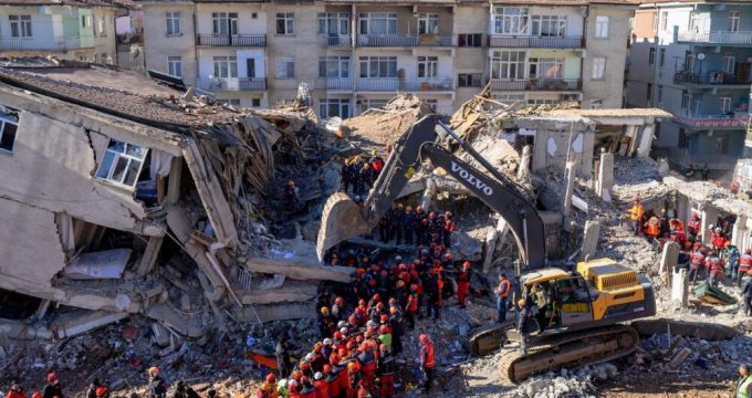 Iran trembled by quakes 484 times in a month