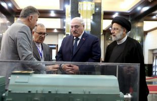Lukashenko visits Iran's knowledge-based achievements fair